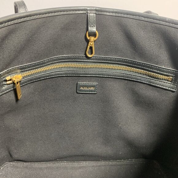 Aritzia Auxiliary Black Leather Tote Bag Purse Carry All + Coin Purse EUC - Picture 10 of 16